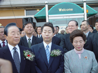 25일 김현철 후보자 사무실 개소식에 참석한 김 전 대통령 내외. 